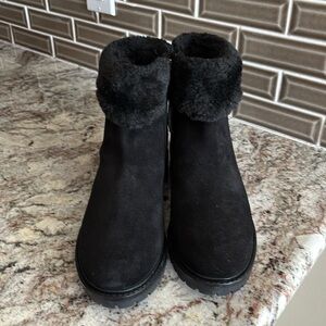 Waterproof Cougar boots size 8 brand new!